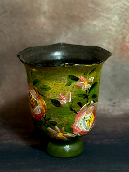 Ruffled Petal & Wildflower Flourish Scalloped Pedestal Mug