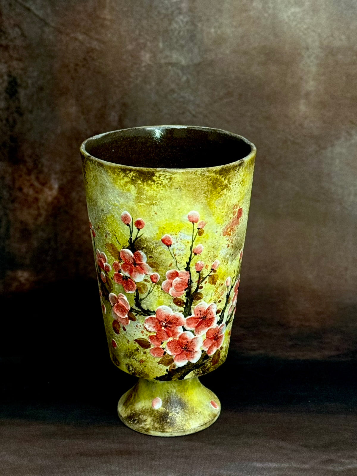 Vintage Wall & Red Plum Pedestal Mug