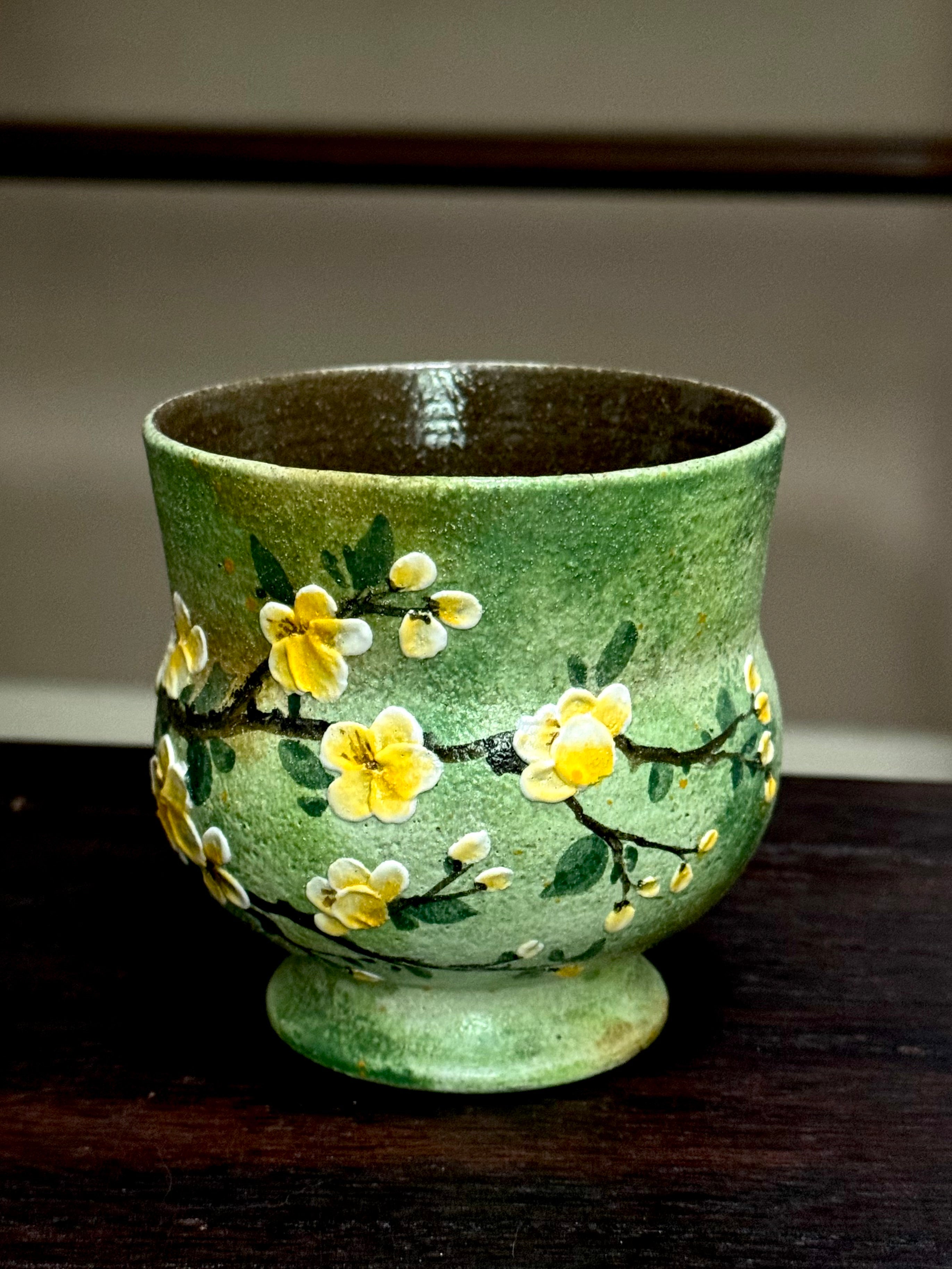 Vintage Oil Painting Style Green Background Yellow Plum Blossom 3D Relief Holding Mug
