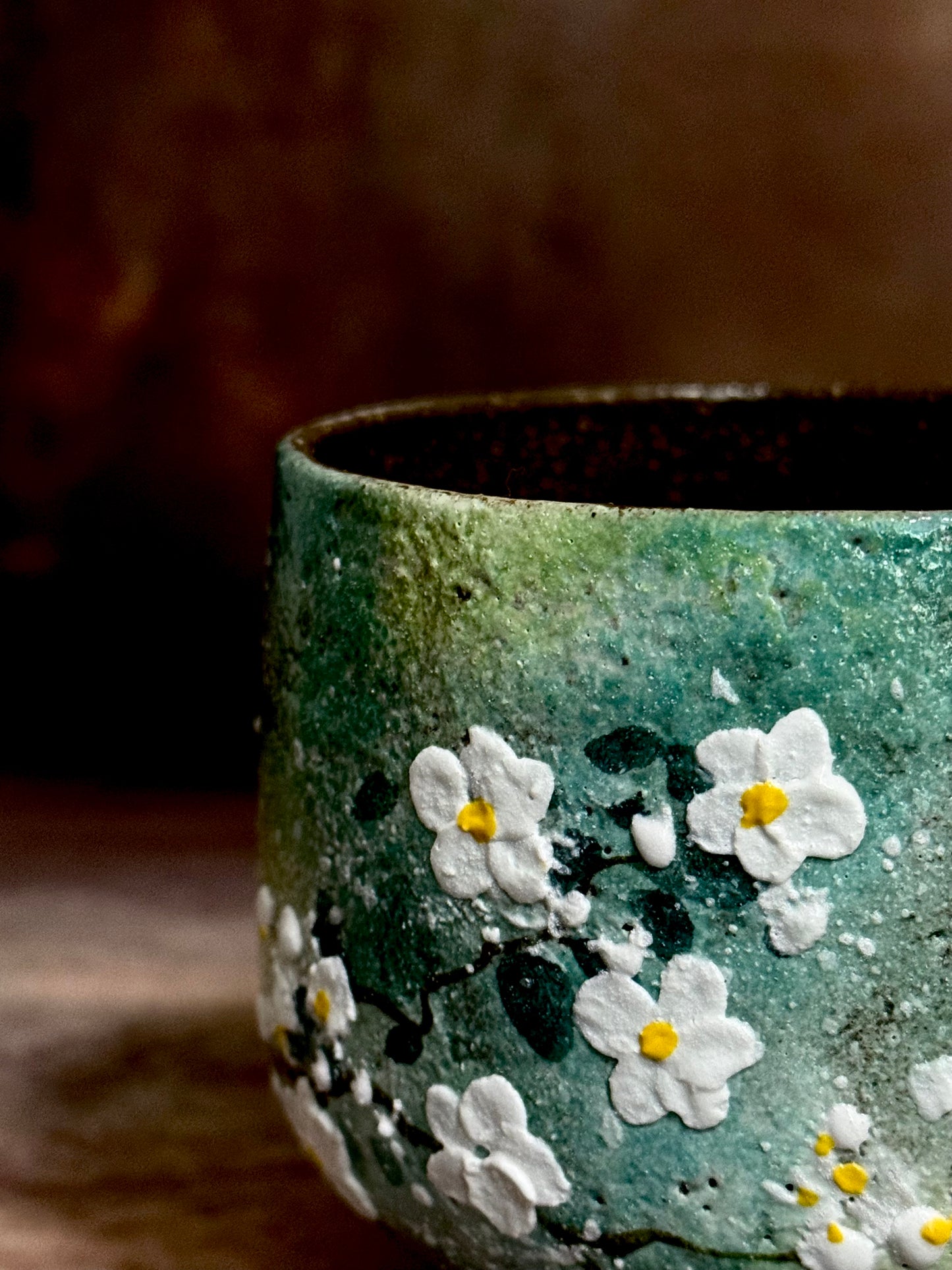 Misty Dogwood Round Handheld Cup