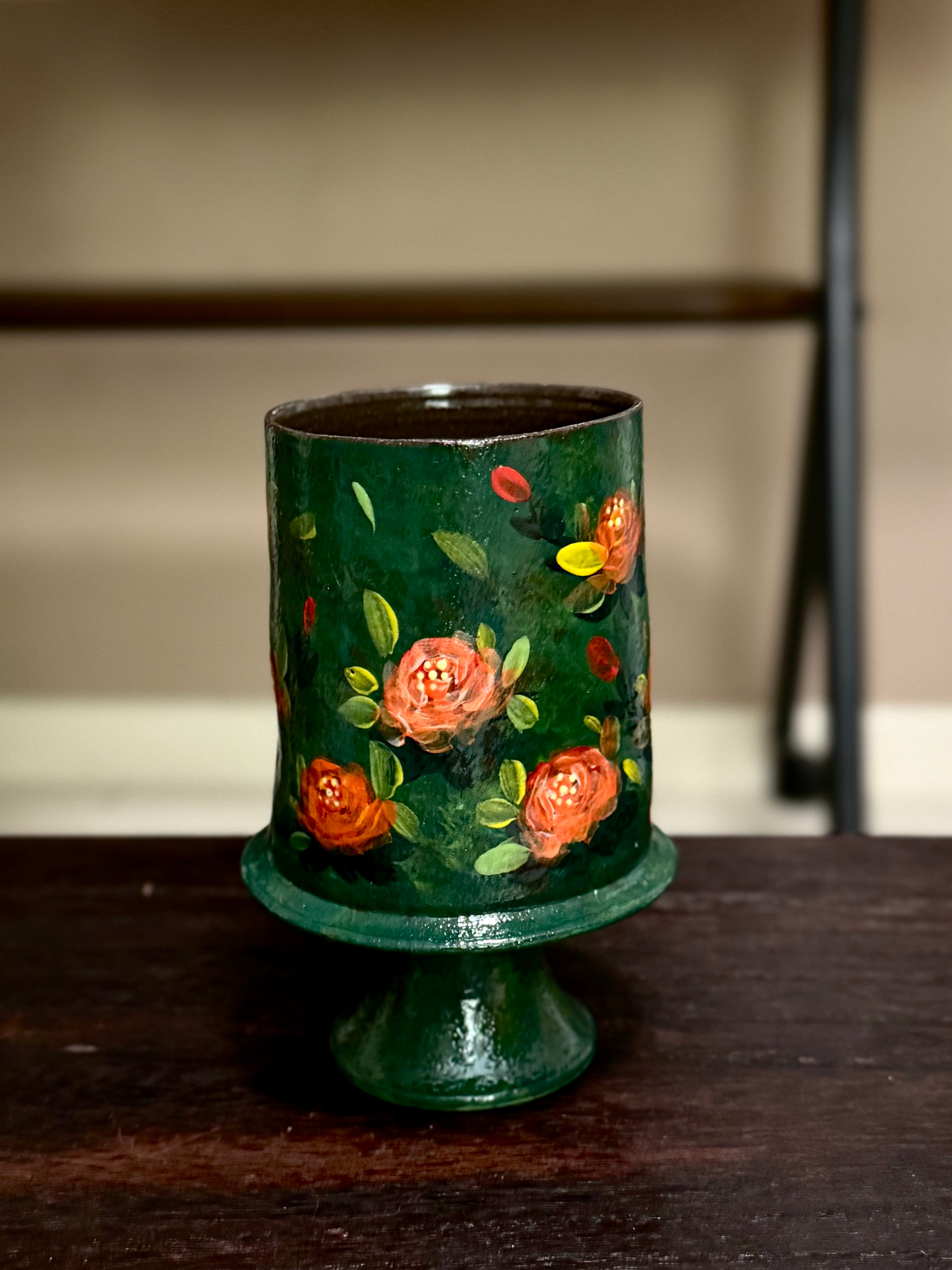 Vintage Oil Painting Style Green Background Rose Skirt Hem Goblet