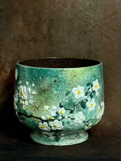 Misty Dogwood Round Handheld Cup