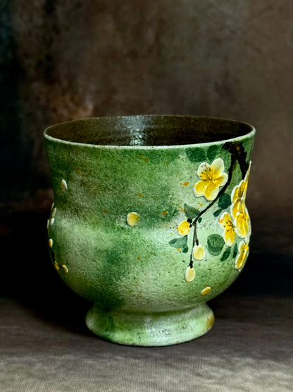 Winter Dawn Yellow Plum Handheld Cup