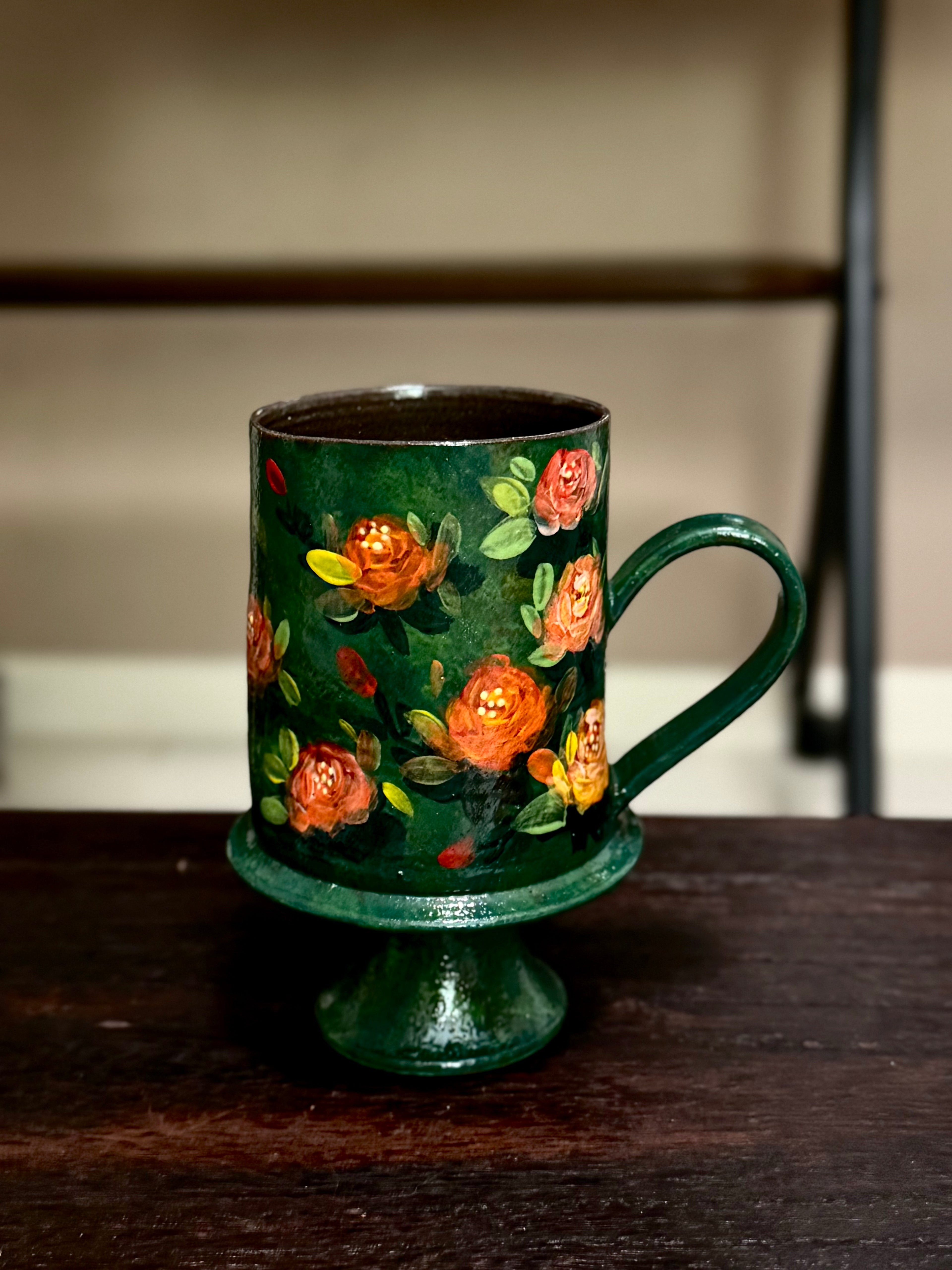 Vintage Oil Painting Style Green Background Rose Skirt Hem Goblet