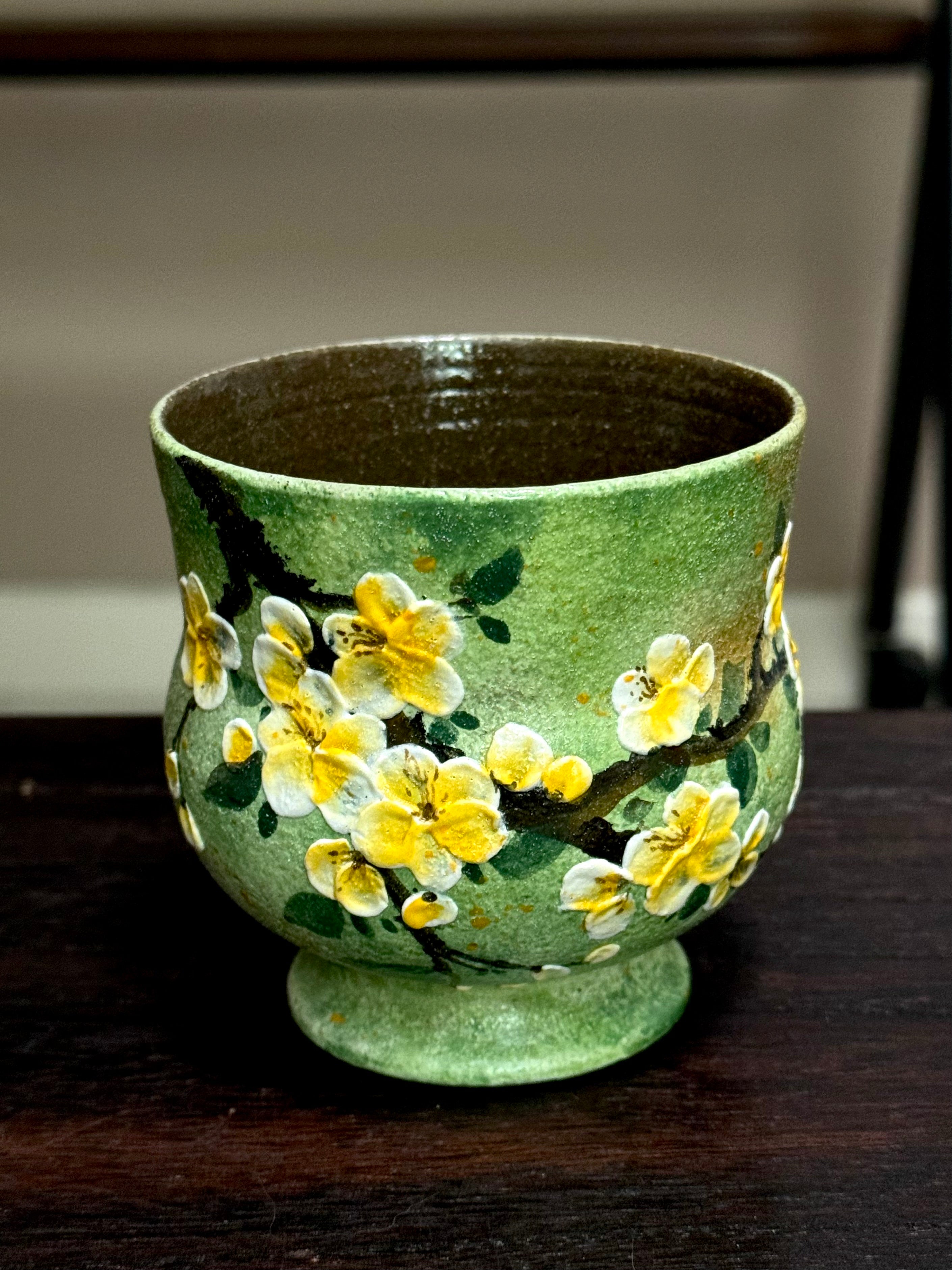 Vintage Oil Painting Style Green Background Yellow Plum Blossom 3D Relief Holding Mug