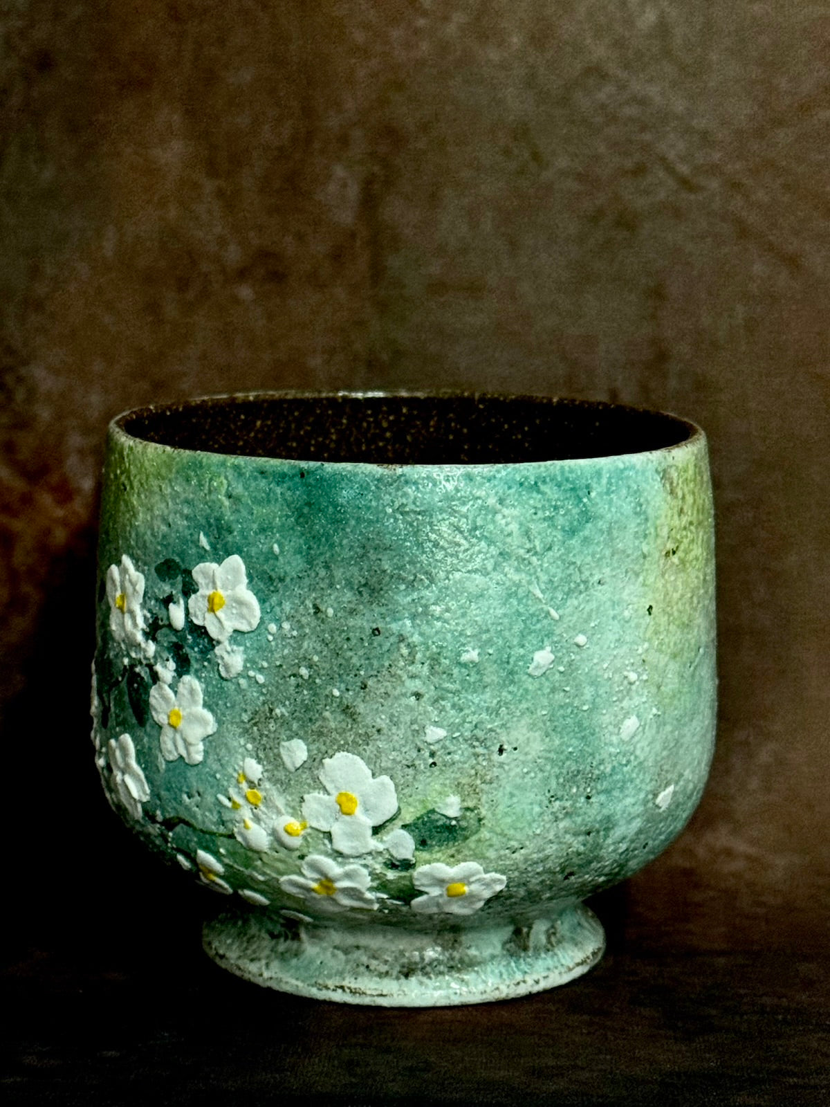 Misty Dogwood Round Handheld Cup