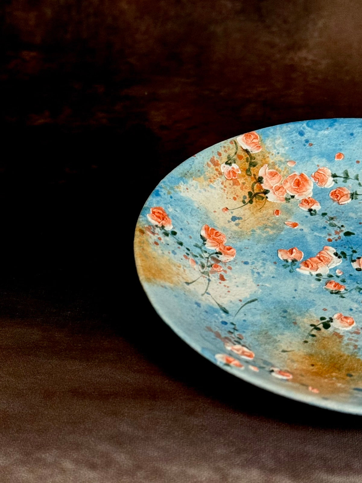 Vintage Azure Wall & Climbing Briar Plate