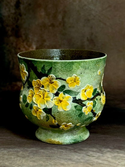 Winter Dawn Yellow Plum Handheld Cup