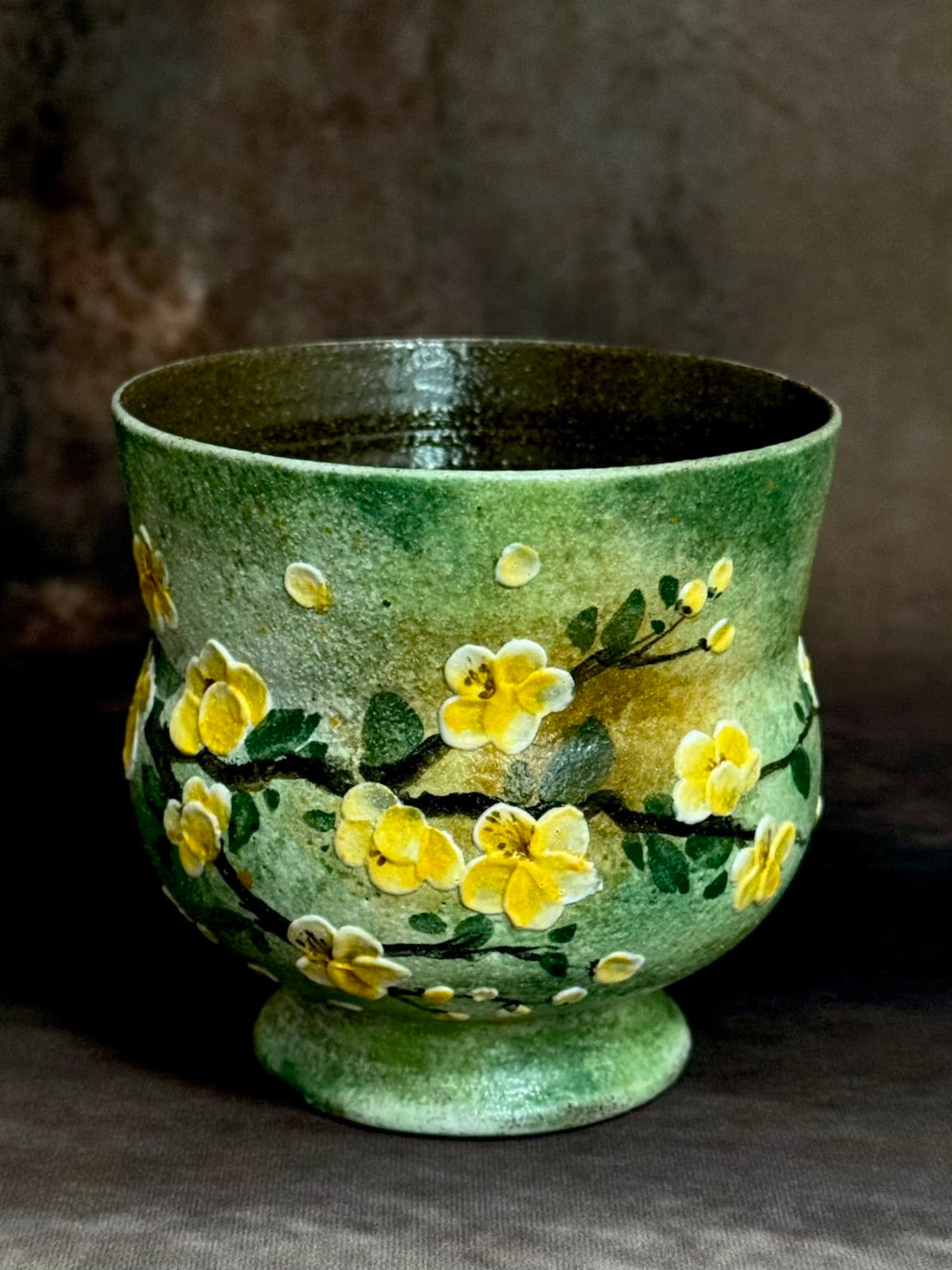 Winter Dawn Yellow Plum Handheld Cup